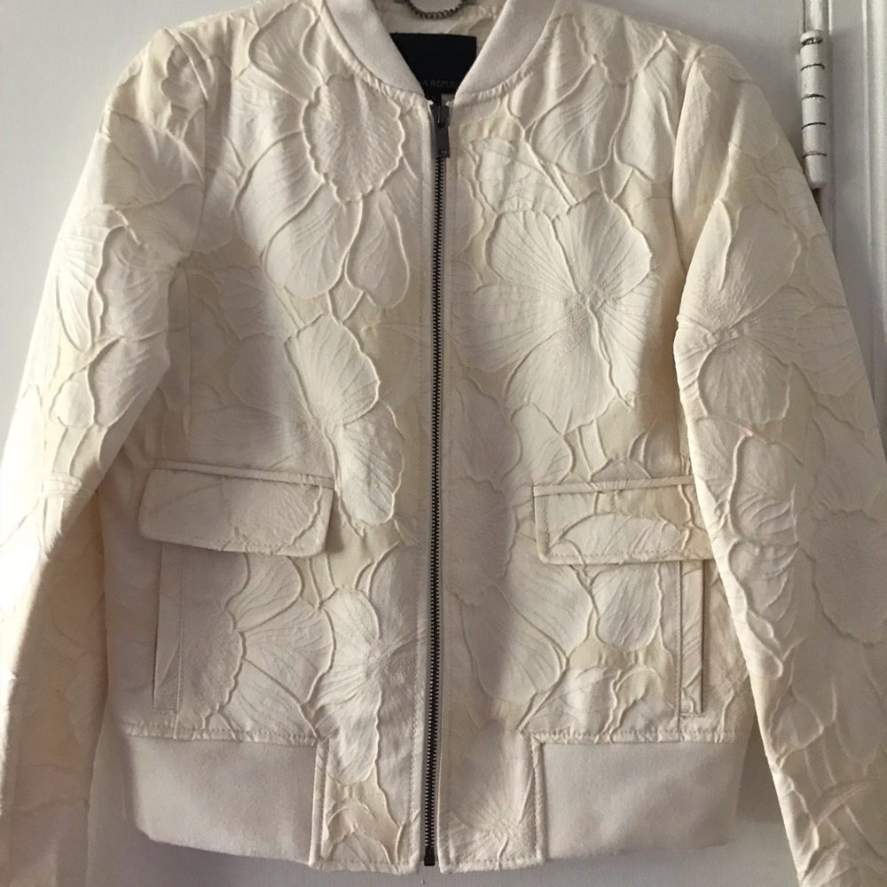Banana Republic Ivory Floral zip jacket🤗